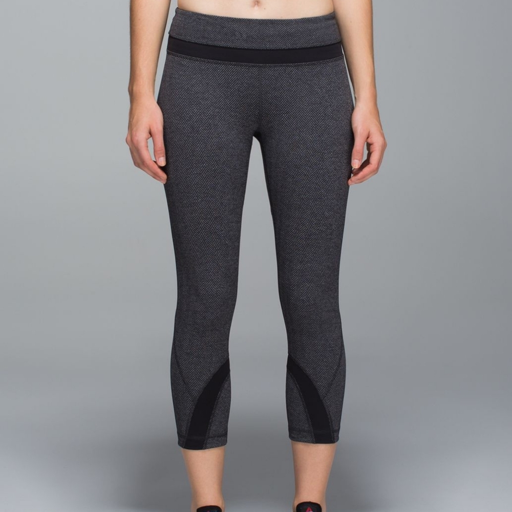 Lululemon Run: Inspire Crop II *All Luxtreme Giant Herring bone Black Heathered